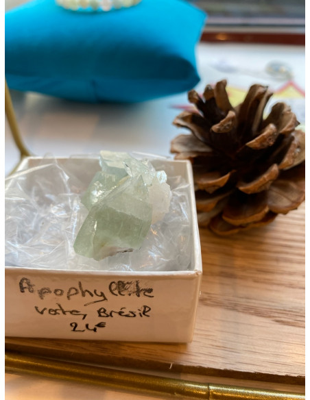 Apophyllite verte brute