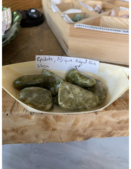 Pierre roulée épidote