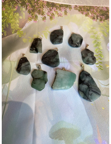 Emeraude pendentif plaque polie