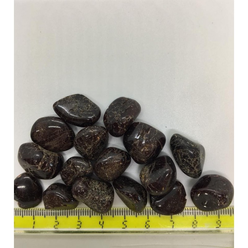 Grenat almandin pierre roulée